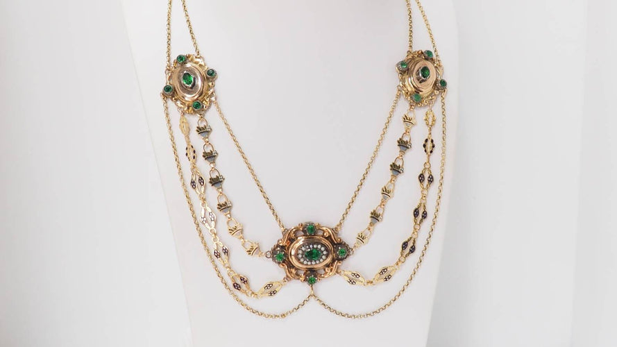 Collier Collier esclave en or jaune émaillé, pierres vertes et perles 58 Facettes 32174