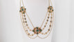 Collier Collier esclave en or jaune émaillé, pierres vertes et perles 58 Facettes 32174