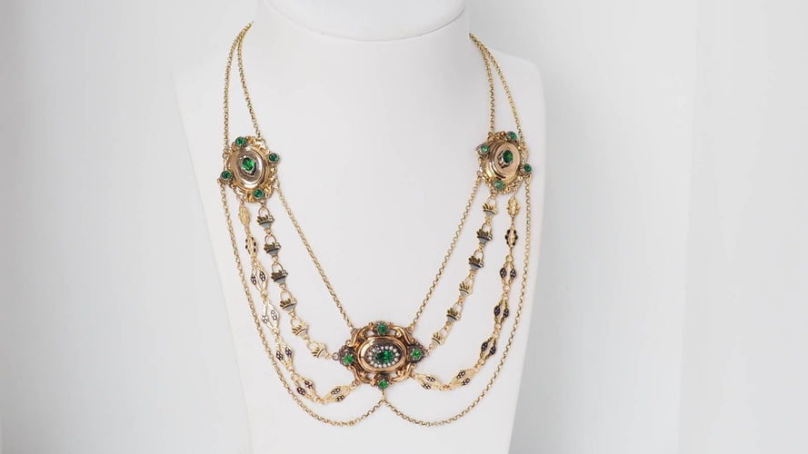 Collier Collier esclave en or jaune émaillé, pierres vertes et perles 58 Facettes 32174