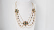 Collier Collier esclave en or jaune émaillé, pierres vertes et perles 58 Facettes 32174