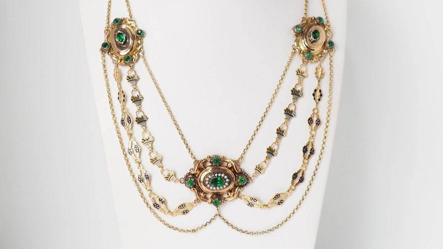 Collier Collier esclave en or jaune émaillé, pierres vertes et perles 58 Facettes 32174