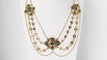 Collier Collier esclave en or jaune émaillé, pierres vertes et perles 58 Facettes 32174