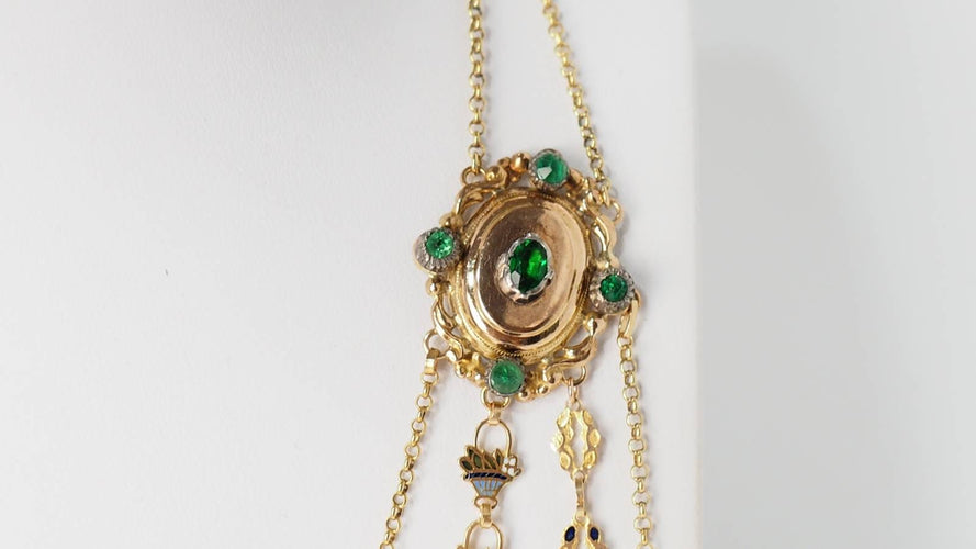 Collier Collier esclave en or jaune émaillé, pierres vertes et perles 58 Facettes 32174