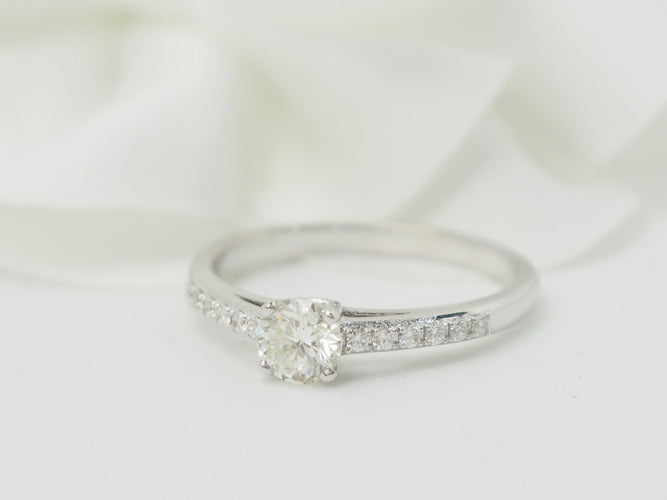 Bague 53 Bague solitaire en or blanc et diamants 58 Facettes 30920