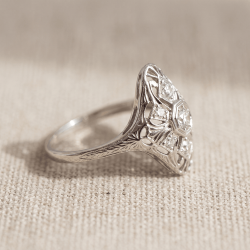 Bague 52 Art déco - Bague ancienne en or blanc 750 et diamants 58 Facettes HJ062605