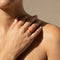 Bague 50 Bague en or jaune 14 carats et corail sculptural 58 Facettes HJ062603