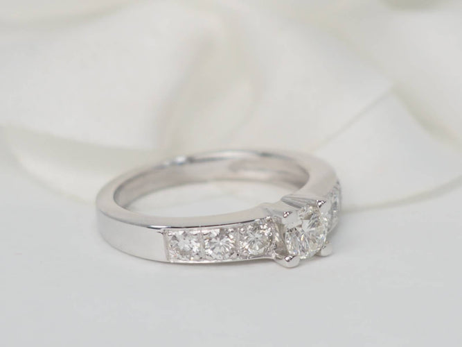 Bague 51 Bague solitaire en or blanc avec diamants, 0,28 ct 58 Facettes F4581