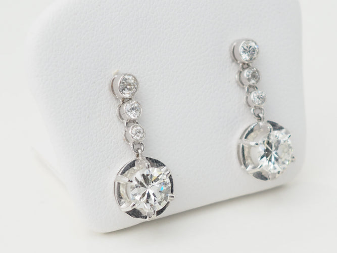 Boucles d'oreilles Dormeuses anciennes - Boucles d'oreilles en or blanc et diamants 58 Facettes 32108
