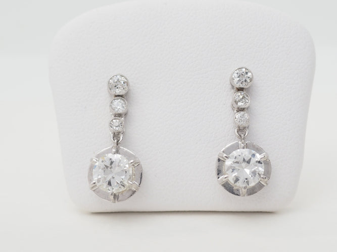 Boucles d'oreilles Dormeuses anciennes - Boucles d'oreilles en or blanc et diamants 58 Facettes 32108