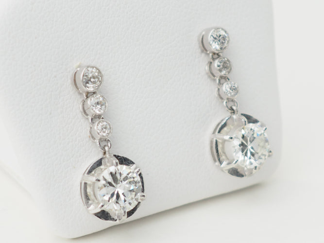 Boucles d'oreilles Dormeuses anciennes - Boucles d'oreilles en or blanc et diamants 58 Facettes 32108