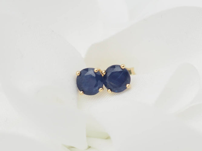 Boucles d'oreilles Puces d'oreilles en or jaune et saphirs 58 Facettes BOSaph