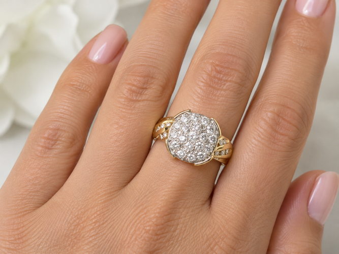 Bague 51 Bague en or jaune pavée de diamants 58 Facettes 33400