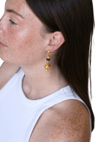 Boucles d'oreilles Boucles d'oreilles pendantes en or jaune, lapis-lazuli et grenades 58 Facettes