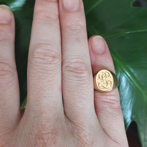 Bague 45 Chevalière monogrammée en or jaune 18k 58 Facettes 269