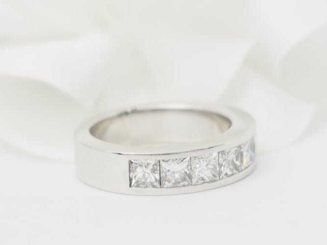 Bague 53 Alliance - Demi-alliance en or blanc et diamants 58 Facettes 33243