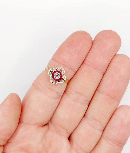 Bague 53 Bague cible Art déco en or 18K, diamants et rubis synthétiques 58 Facettes A07449