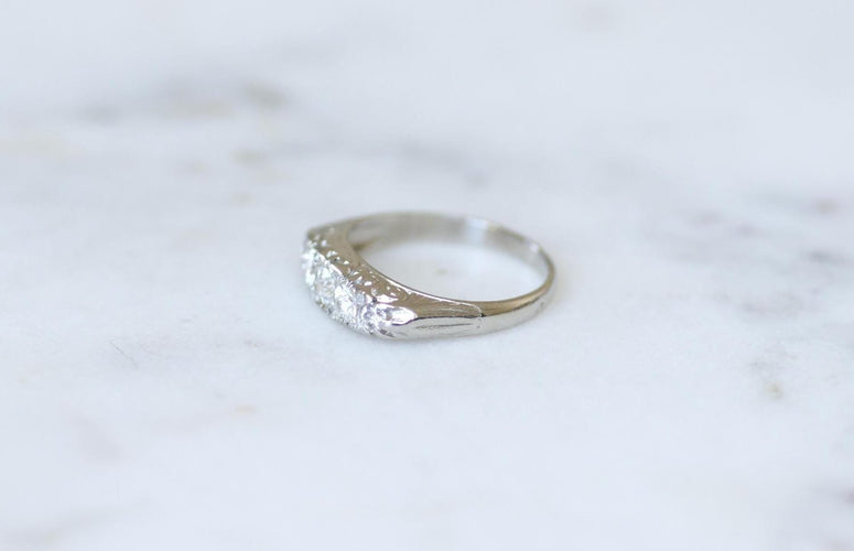 Bague Bague jarretière Art déco en platine et diamants 58 Facettes