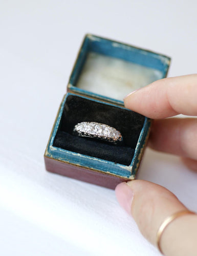 Bague Bague jarretière Art déco en platine et diamants 58 Facettes