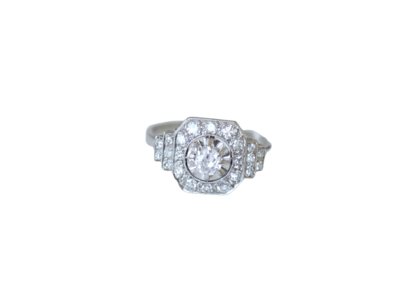 Art Déco - Bague octogonale en platine et diamants