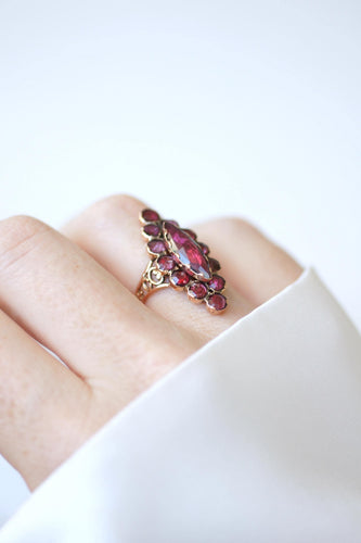 Bague Bague marquise ancienne en or rose et grenats de Perpignan 58 Facettes