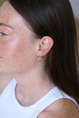 Boucles d'oreilles Boucles d'oreilles marguerite en or jaune, saphirs roses et diamants 58 Facettes