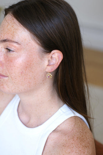 Boucles d'oreilles Boucles d'oreilles marguerite en or jaune, saphirs roses et diamants 58 Facettes
