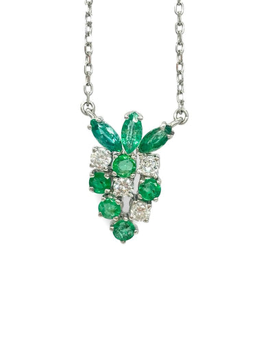 Collier Collier en or blanc, émeraudes et diamants 58 Facettes 1782