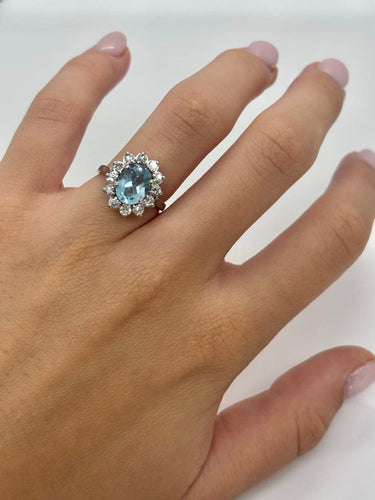 Bague 49 Bague en or blanc, aigue-marine et diamants 58 Facettes 2078