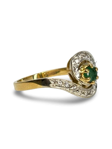Bague 56 Bague en or jaune 18K, émeraude et diamants 58 Facettes 2104