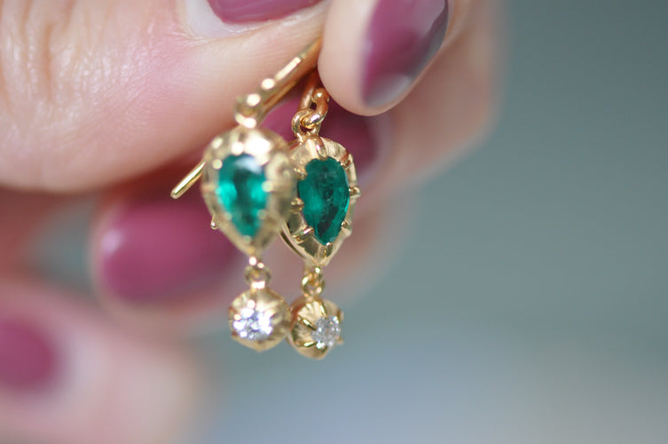 Boucles d'oreilles Boucles d'oreilles anciennes en or jaune 18K avec émeraudes et diamants 58 Facettes