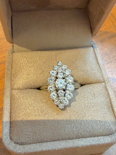 Bague 55.5 Bague marquise en or blanc et diamants 58 Facettes alcool