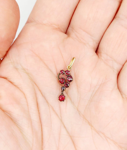 Pendentif Pendentif victorien en or 18k, argent et grenats sur paillon 58 Facettes A07337