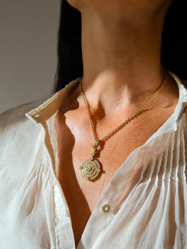 Collier Collier médaillon vintage années 1980 en or jaune et diamants 58 Facettes CV-078