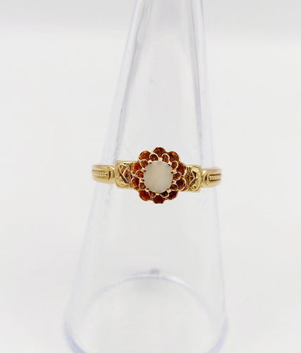 Bague 53.5 Bague victorienne en or 18K et dent de lait 58 Facettes A07459