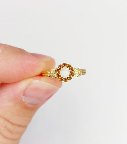 Bague 53.5 Bague victorienne en or 18K et dent de lait 58 Facettes A07459