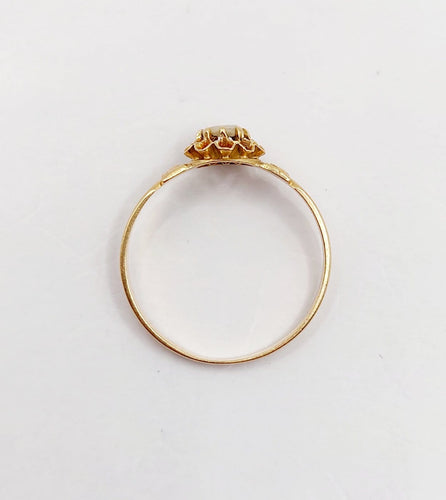 Bague 53.5 Bague victorienne en or 18K et dent de lait 58 Facettes A07459