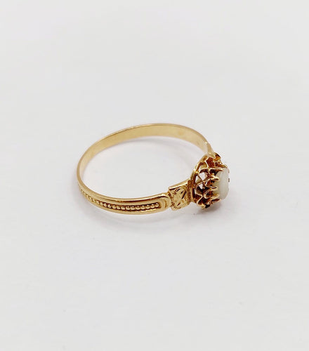 Bague 53.5 Bague victorienne en or 18K et dent de lait 58 Facettes A07459