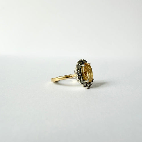 Bague 54 Bague marguerite en or jaune et gris, saphir jaune et diamants 58 Facettes