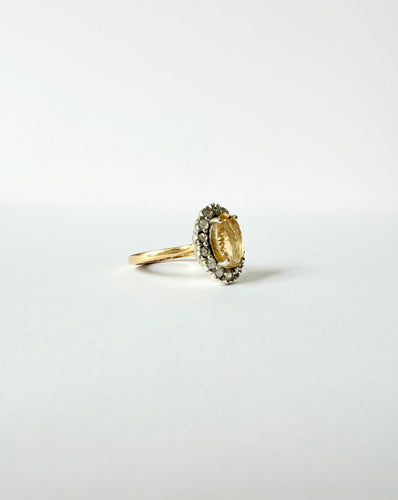 Bague 54 Bague marguerite en or jaune et gris, saphir jaune et diamants 58 Facettes