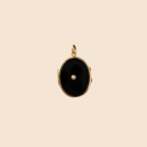 Pendentif Pendentif médaillon porte-souvenir en or jaune, onyx et perle 58 Facettes