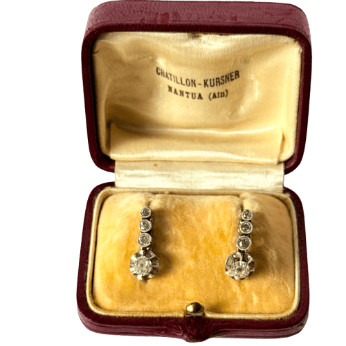 Boucles d'oreilles Années 1920 - Dormeuses en or gris et diamants 58 Facettes