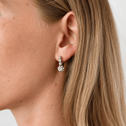 Boucles d'oreilles Années 1920 - Dormeuses en or gris et diamants 58 Facettes