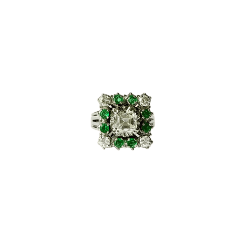 Bague 44 Bague en or gris, diamants et émeraudes, vers 1950 58 Facettes