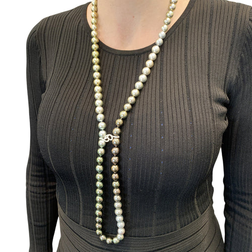 Collier Collier sautoir en or blanc, perles de Tahiti et diamants 58 Facettes 35701