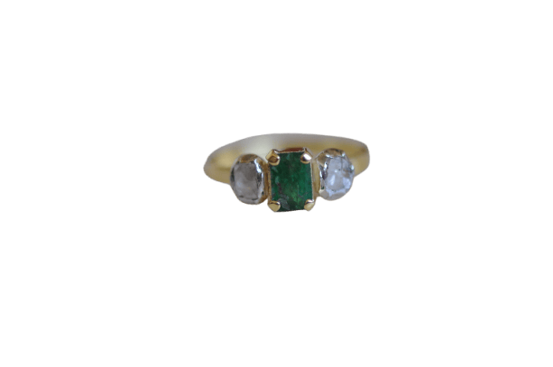 Bague 51 Bague ancienne en or 18K, émeraude et diamants 58 Facettes