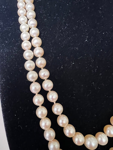 Collier Collier double rang Akoya en or jaune, grenats et diamants 58 Facettes 933