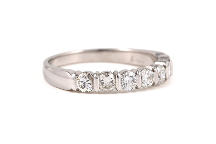 Bague 54 Bague contemporaine en or blanc 18 carats et diamants 58 Facettes B887