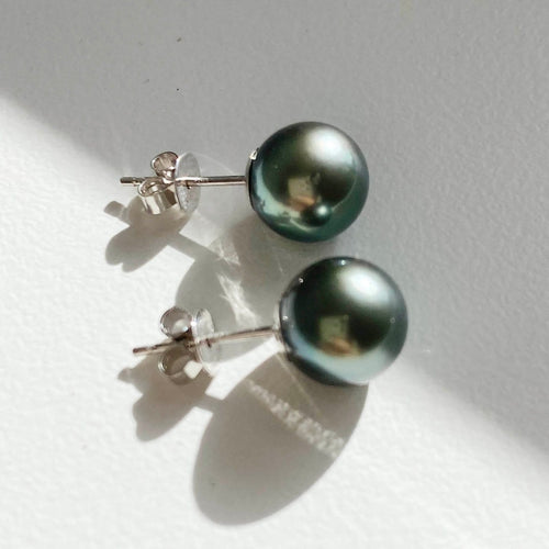 Boucles d'oreilles Underwater - Boucles d'oreilles 8 mm en or blanc et perles de Tahiti vertes 58 Facettes GER1322WG