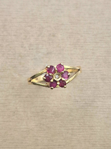 Bague 54 Bague fleur vintage en or jaune, rubis et diamant 58 Facettes CV-080