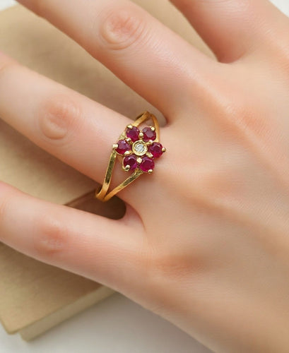 Bague 54 Bague fleur vintage en or jaune, rubis et diamant 58 Facettes CV-080